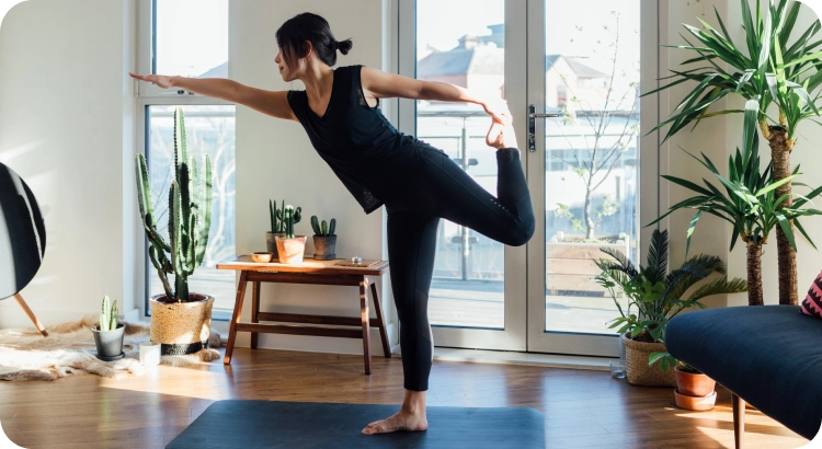 Image femme qui fait du yoga